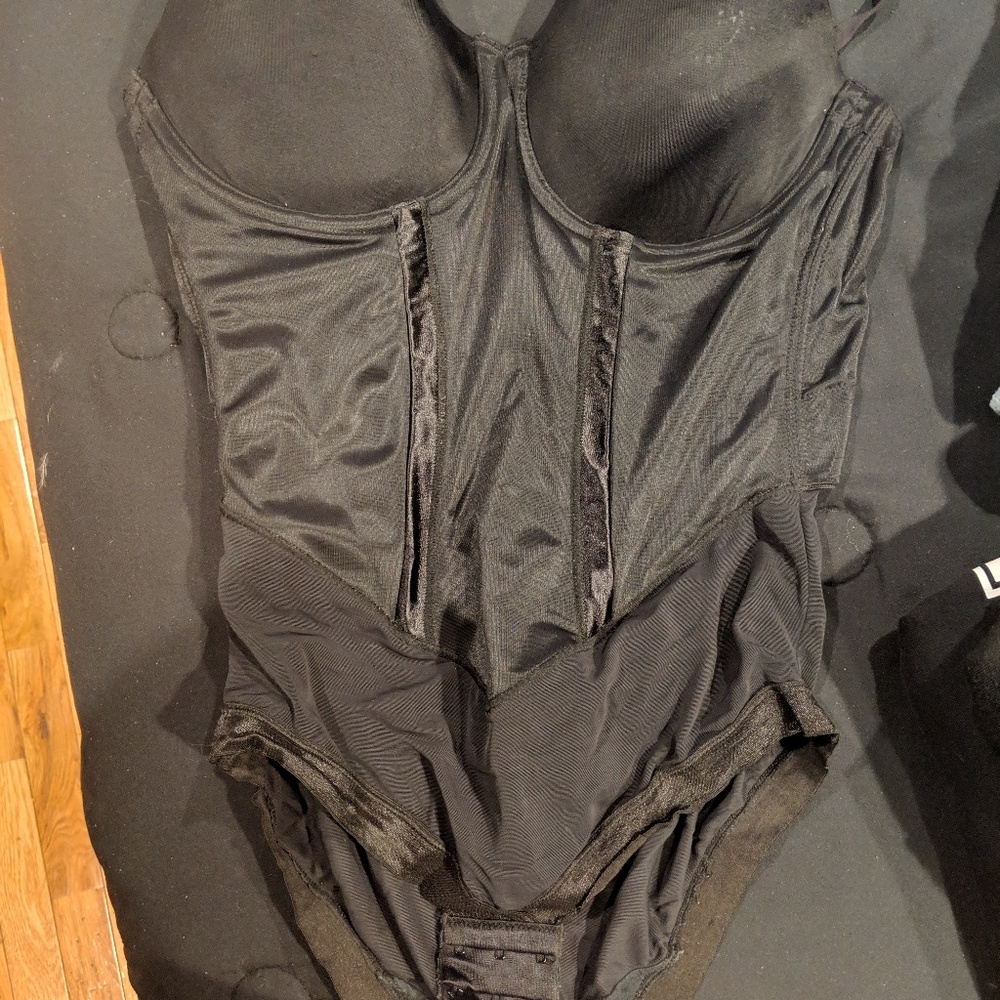 Maidenform shape wear